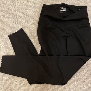 Scalloped bottom leggings